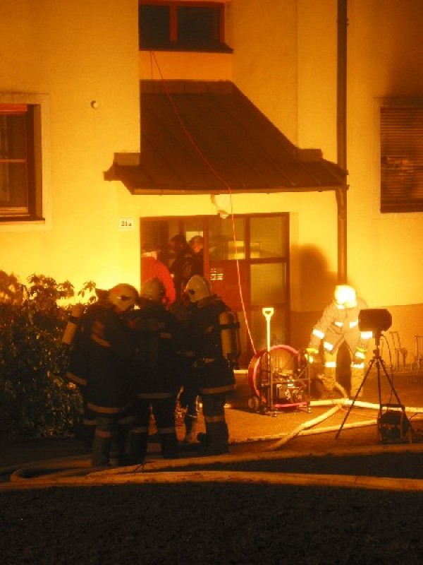 FF Andorf - 20090204 - Wohnungsbrand in Taufkirchen a.d. Pram - 009.jpg